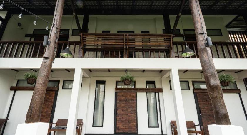 Croissant Hotel And Cafe Чианг Рай Екстериор снимка